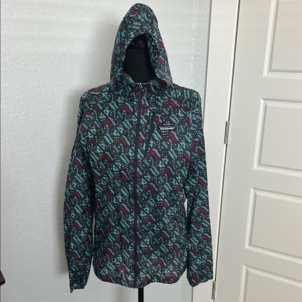 Woman’s PATAGONIA Worn Wear windbreaker. Sz large. Excellent condition!